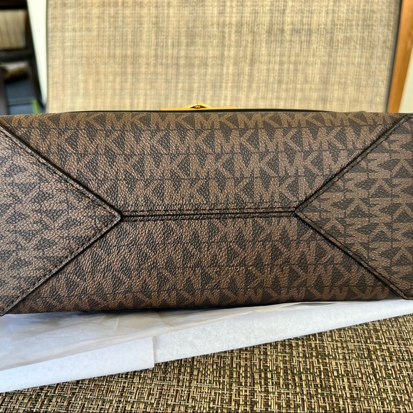 16. Michael Kors Medium Cece Crossbody Bag - Picture 8 of 8